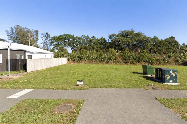 Photo of property in 38 Metoriti Crescent, Karaka, 2124