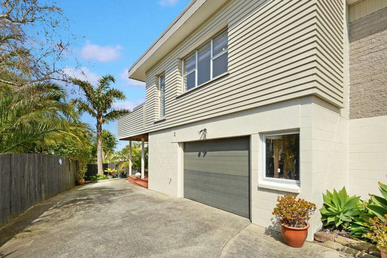 Photo of property in 2/66 Cockayne Crescent, Sunnynook, Auckland, 0620
