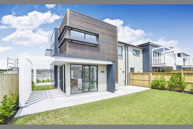 Photo of property in 15 Carder Court, Hobsonville, Auckland, 0618
