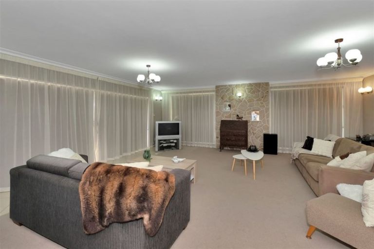Photo of property in 219 Main North Road, Redwood, Christchurch, 8051