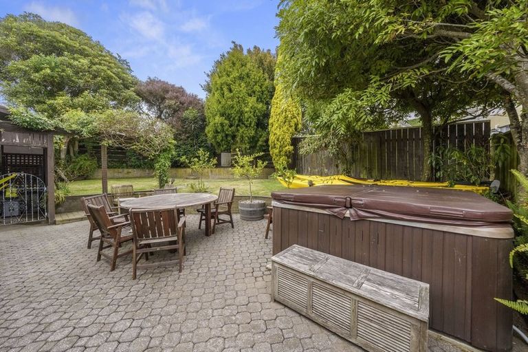Photo of property in 7 Saint Johns Terrace, Tawa, Wellington, 5028