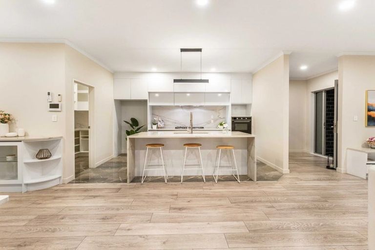 Photo of property in 9 James Elliot Way, Pokeno, 2402