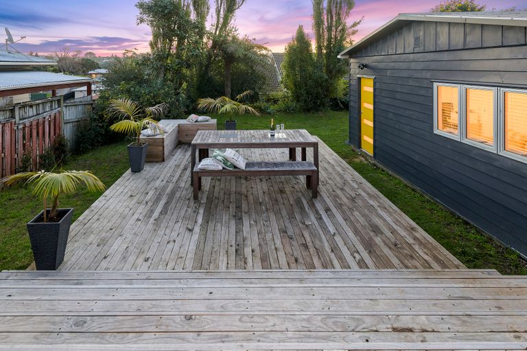 Photo of property in 10 Cobham Crescent, Kelston, Auckland, 0602