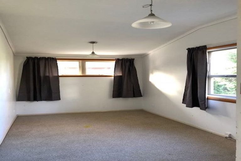 Photo of property in 18 Raphael Place, West Harbour, Auckland, 0618
