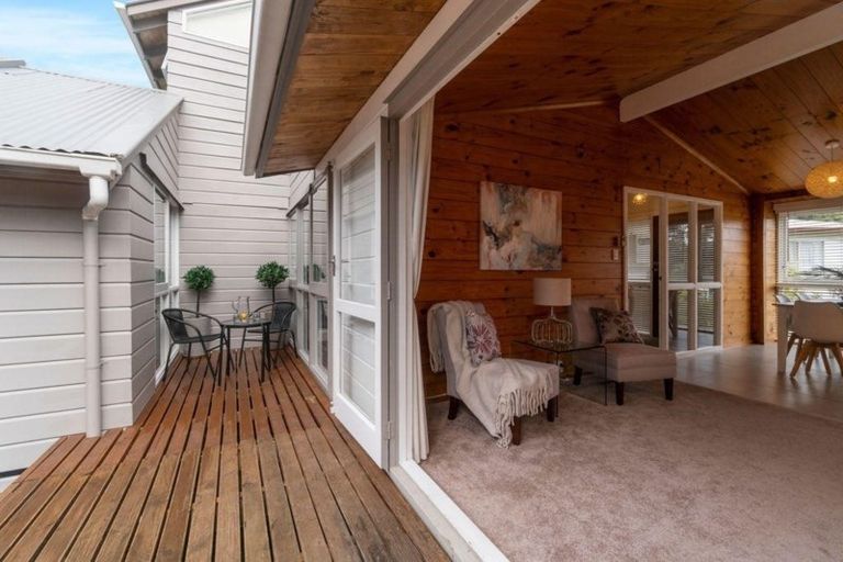 Photo of property in 18 Easter Parade, Glen Eden, Auckland, 0602