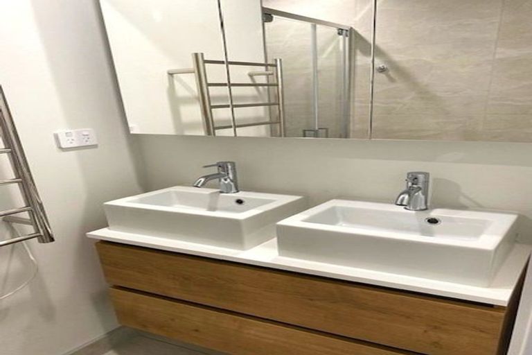 Photo of property in 19 Lyons Avenue, Murrays Bay, Auckland, 0630