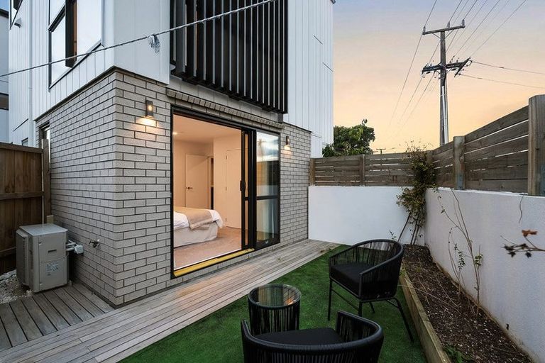 Photo of property in 1/258 Lake Road, Hauraki, Auckland, 0622