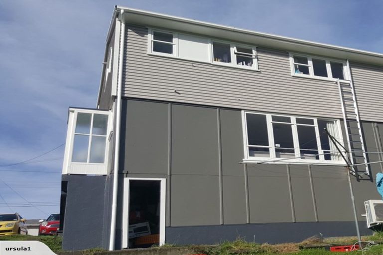 Photo of property in 76-78 Sievers Grove, Cannons Creek, Porirua, 5024