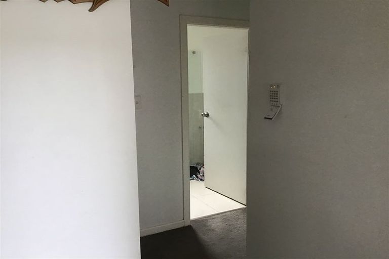 Photo of property in 4 Vanguard Road, Kelston, Auckland, 0602