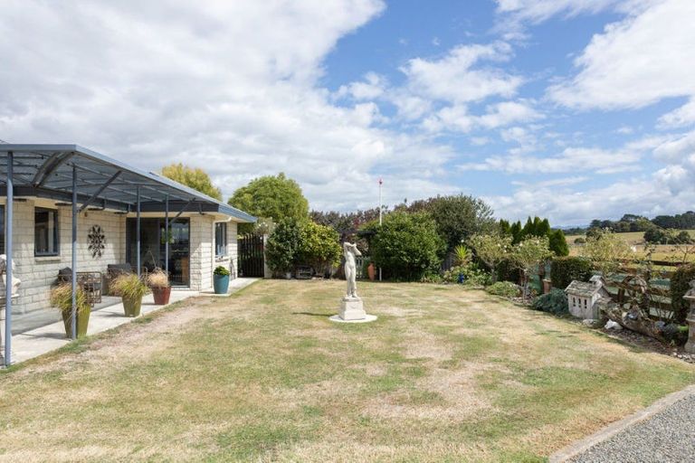 Photo of property in 28 Cowper Side Road, Dannevirke, 4976