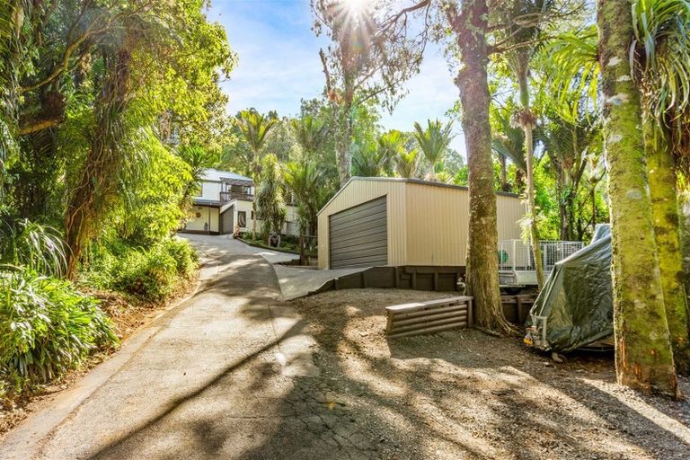Photo of property in 560 Scenic Drive, Waiatarua, Auckland, 0612