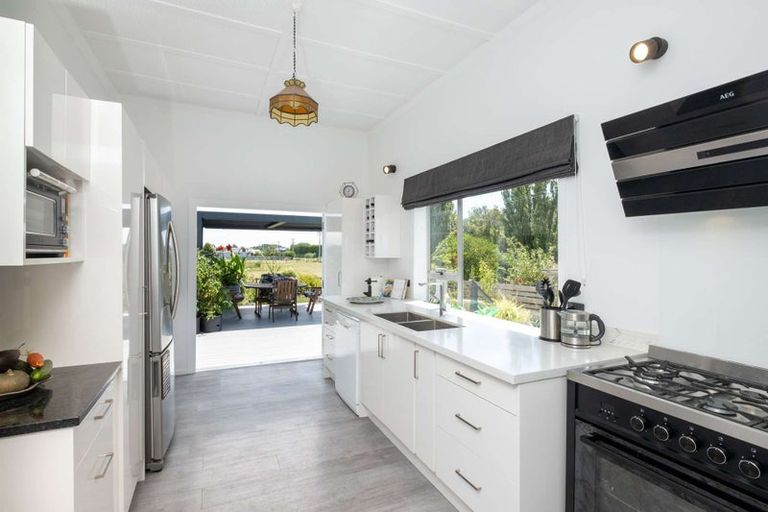 Photo of property in 104 Ferry Road, Clive, 4102