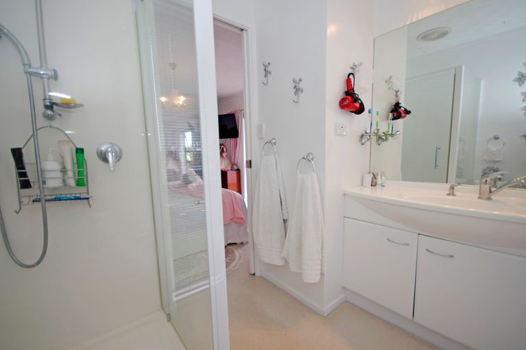 Photo of property in 34 Sturges Road, Henderson, Auckland, 0612