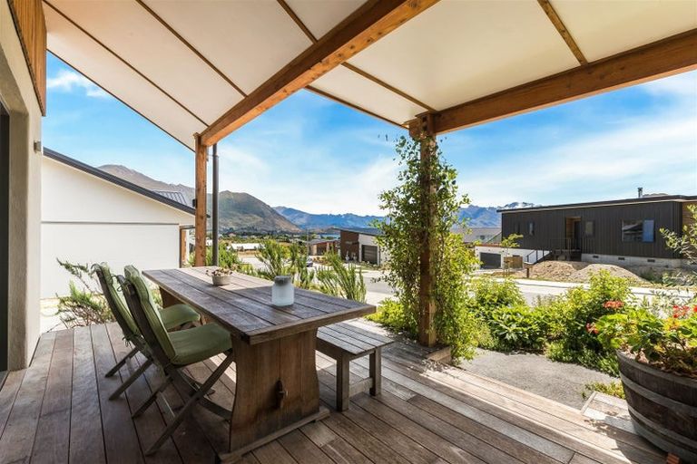 Photo of property in 25 The Heights Avenue, Wanaka, 9305