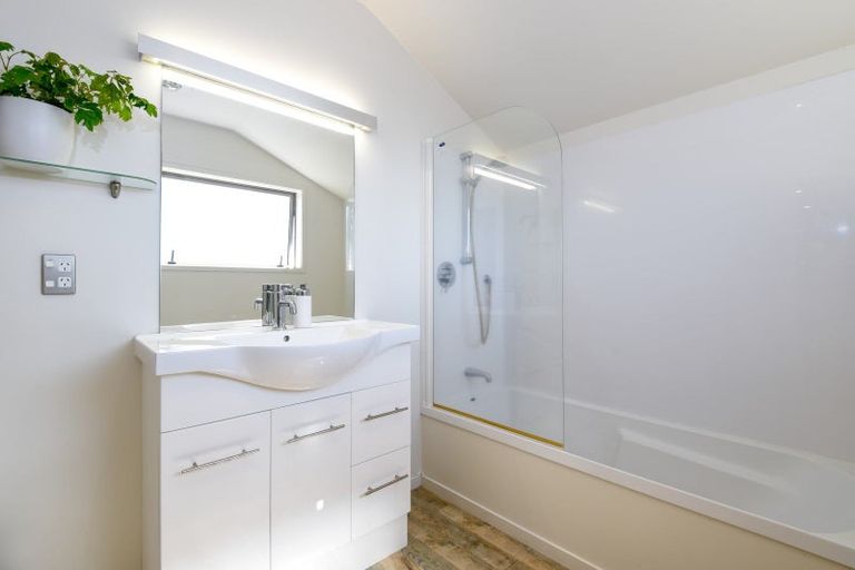 Photo of property in 117b Kawaha Point Road, Kawaha Point, Rotorua, 3010