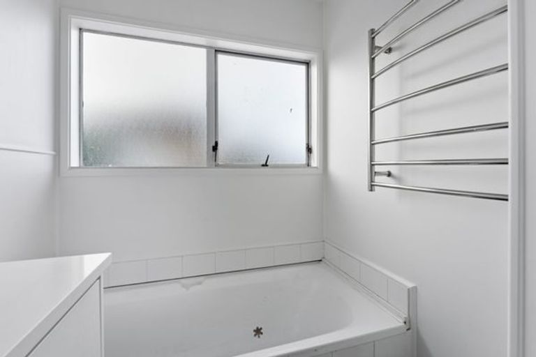 Photo of property in 19 Casuarina Road, Half Moon Bay, Auckland, 2012