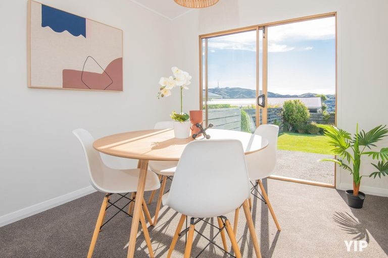 Photo of property in 7 Ruskin Road, Newlands, Wellington, 6037