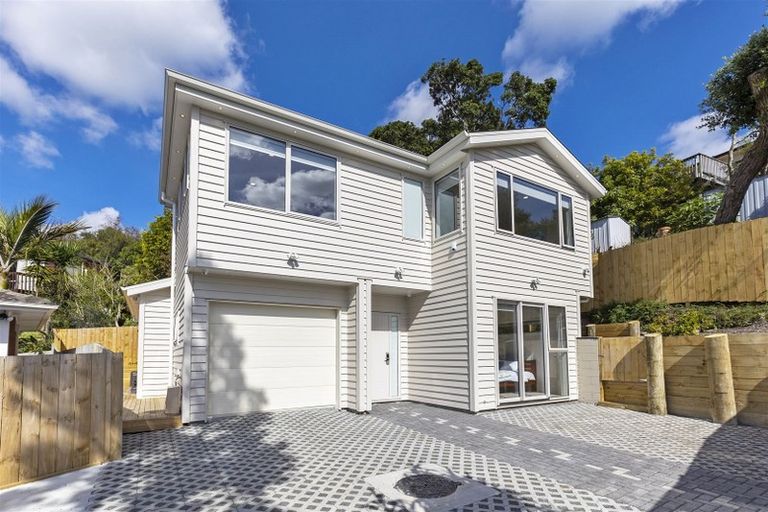 Photo of property in 7a Ondine Place, Glenfield, Auckland, 0629