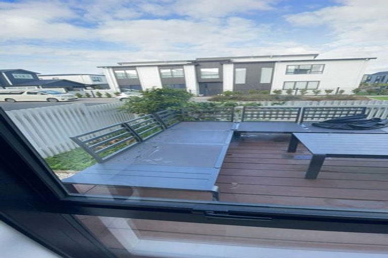 Photo of property in 4 Tahingamanu Road, Hobsonville, Auckland, 0616