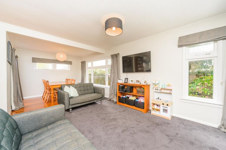 Photo of property in 118 Pahiatua Street, Hokowhitu, Palmerston North, 4410