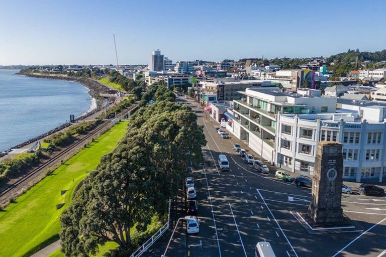Photo of property in 1 Queen Street, New Plymouth, 4310