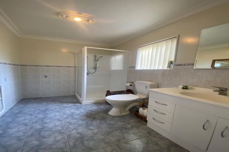 Photo of property in 3 Gendo Avenue, Henderson, Auckland, 0612