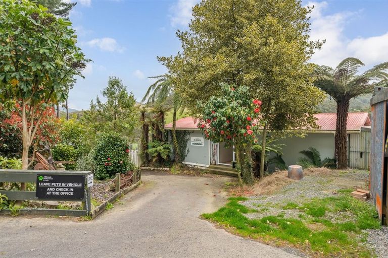 Photo of property in 527 Whitemans Valley Road, Whitemans Valley, Upper Hutt, 5371