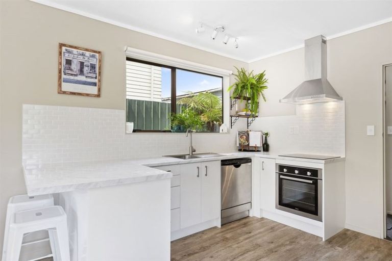 Photo of property in 76 Champion Street, Cannons Creek, Porirua, 5024