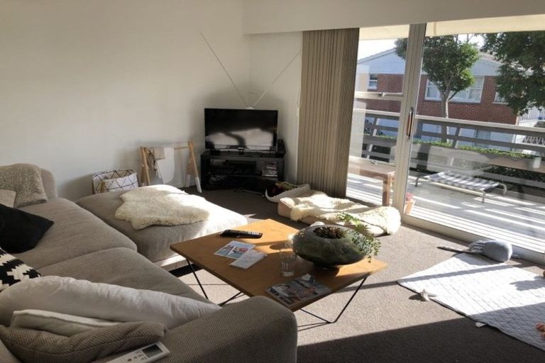 Photo of property in 2/50a Taharoto Road, Takapuna, Auckland, 0622