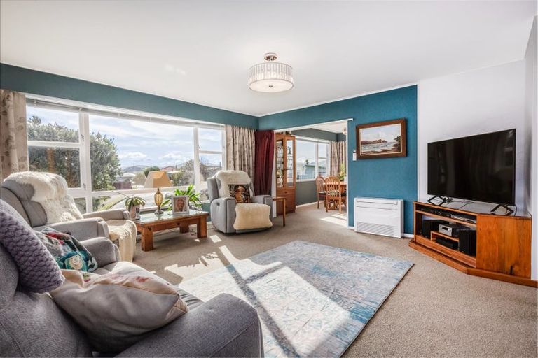 Photo of property in 64 Ernest Street, Ranui, Porirua, 5024