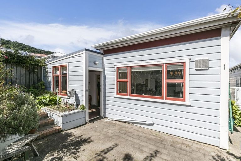 Photo of property in 7 Caroline Street, Mount Victoria, Wellington, 6011
