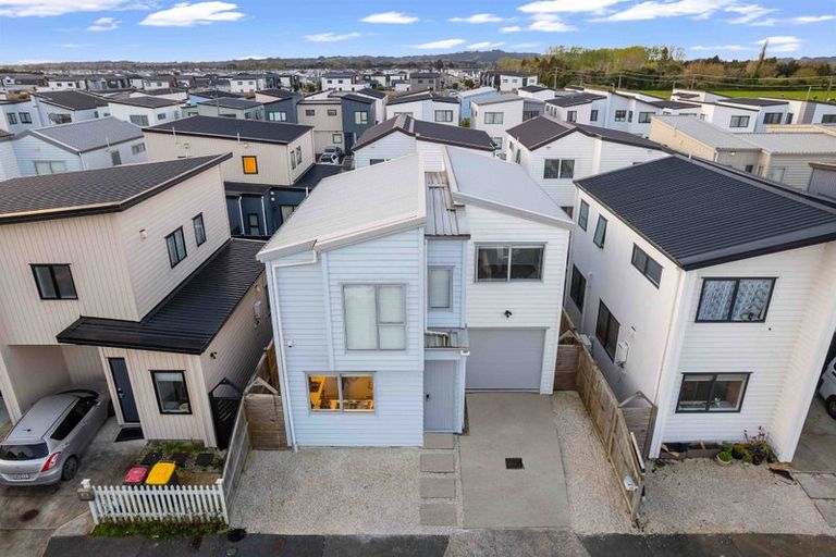 Photo of property in 102 Bellbird Street, Papakura, 2110