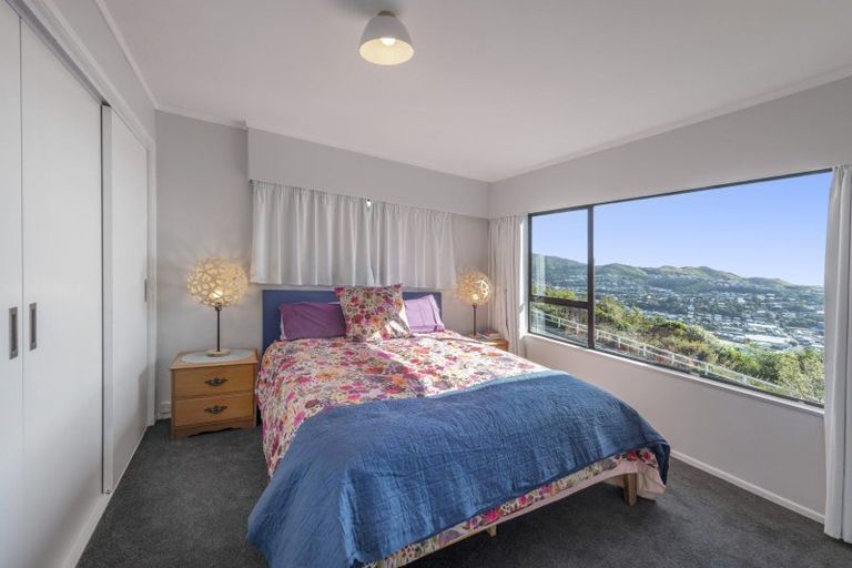 Photo of property in 42 Chapman Street, Newlands, Wellington, 6037
