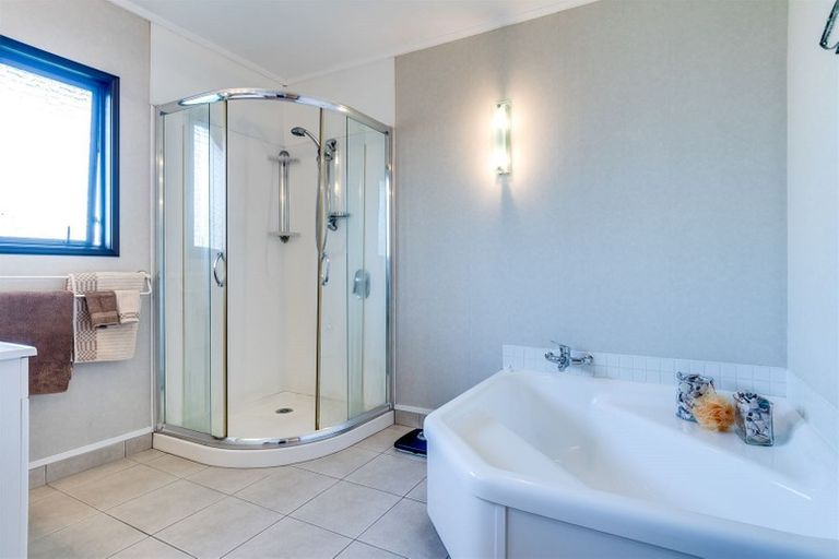 Photo of property in 1 Cardiff Place, Tamatea, Napier, 4112