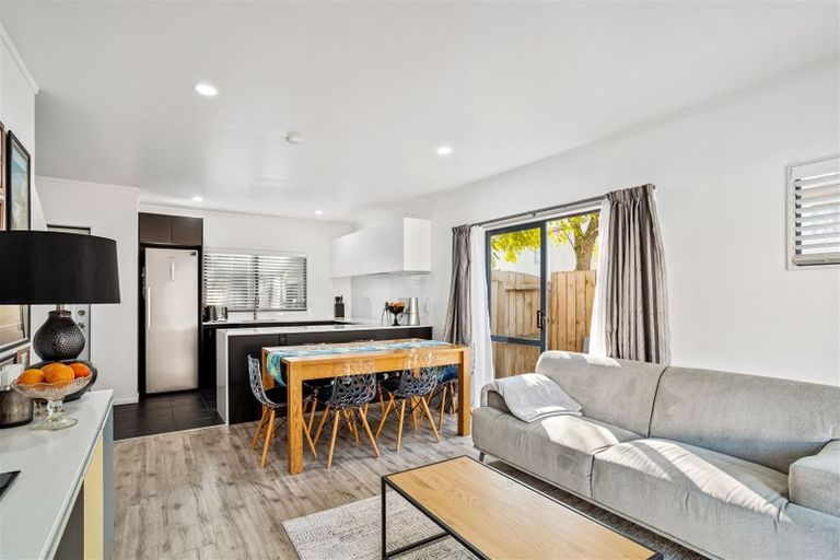 Photo of property in 15 Butia Avenue, Henderson, Auckland, 0612