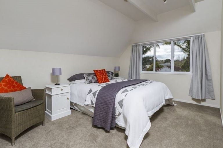 Photo of property in 38 Catalina Crescent, Forrest Hill, Auckland, 0620