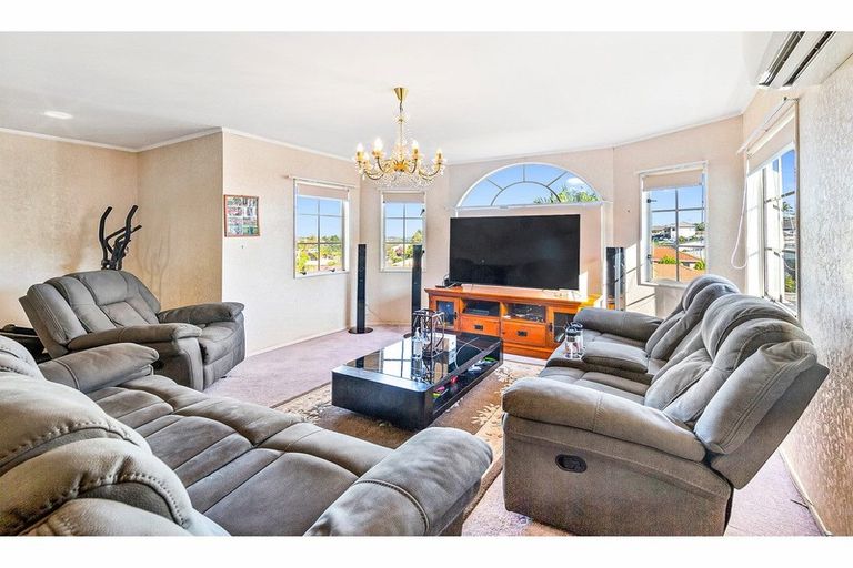 Photo of property in 7 Piper Place, Goodwood Heights, Auckland, 2105