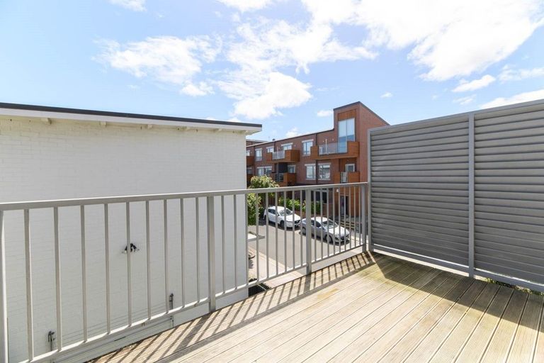 Photo of property in 1/4 Velma Road, Hillcrest, Auckland, 0627