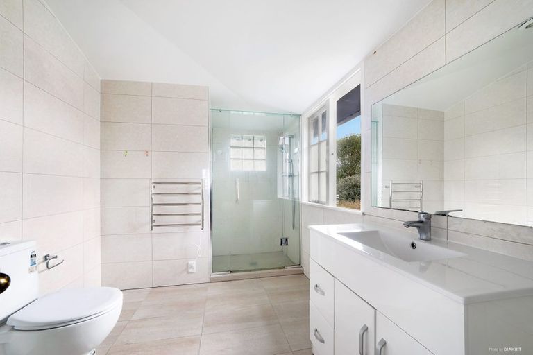 Photo of property in 115 Pupuke Road, Northcote, Auckland, 0627