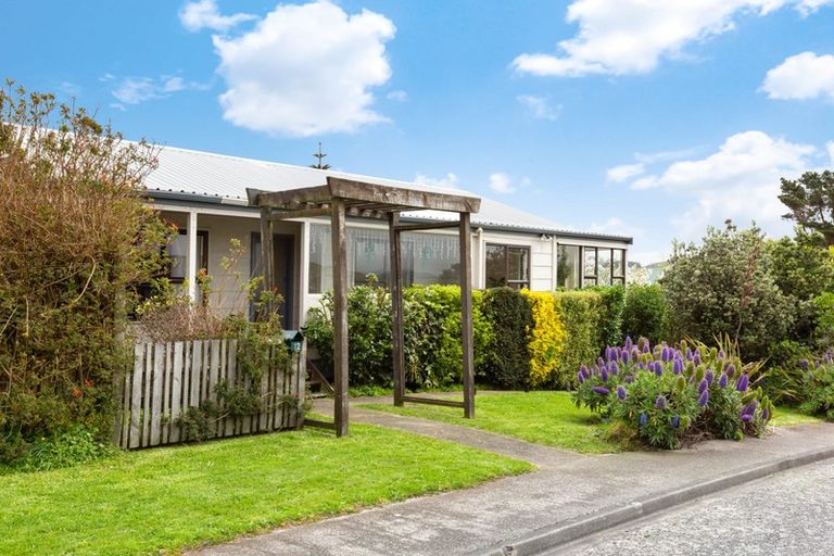 Photo of property in 12 Dominica Crescent, Grenada Village, Wellington, 6037