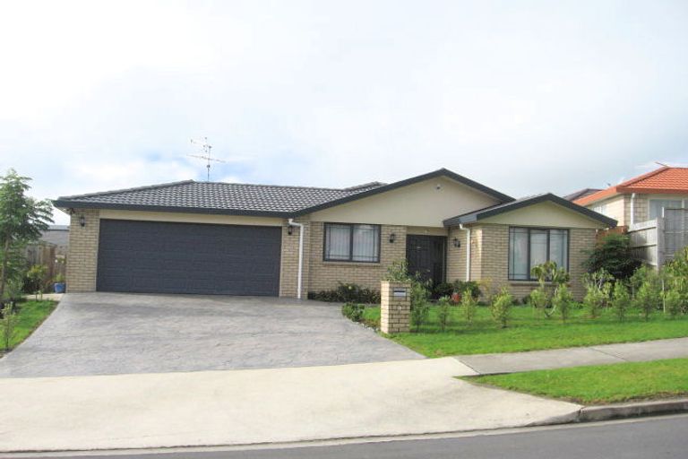 Photo of property in 28 Mt Lebanon Crescent, The Gardens, Auckland, 2105