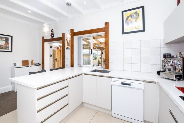 Photo of property in 15 Shamrock Street, Napier South, Napier, 4110