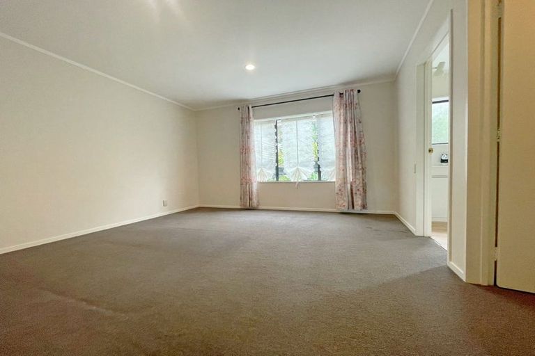 Photo of property in 25 Calman Place, Chatswood, Auckland, 0626