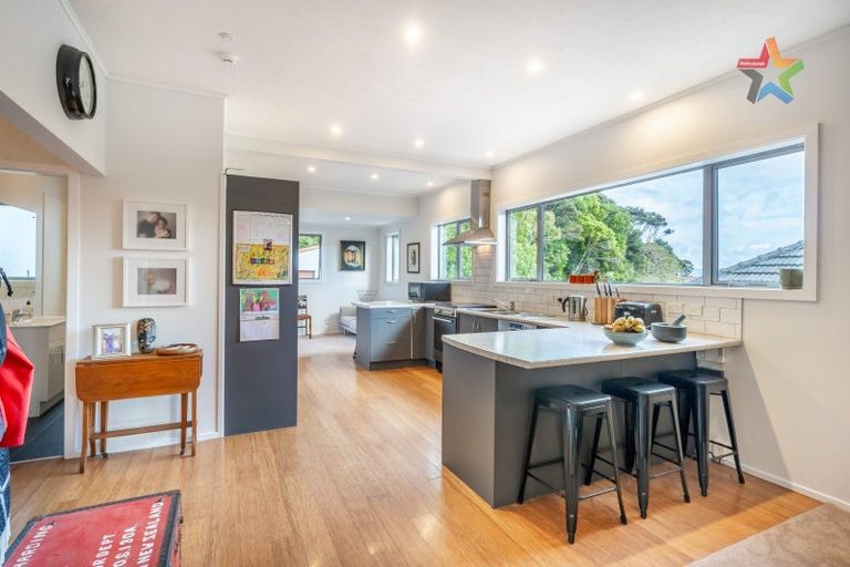 Photo of property in 225 Whites Line East, Waiwhetu, Lower Hutt, 5010