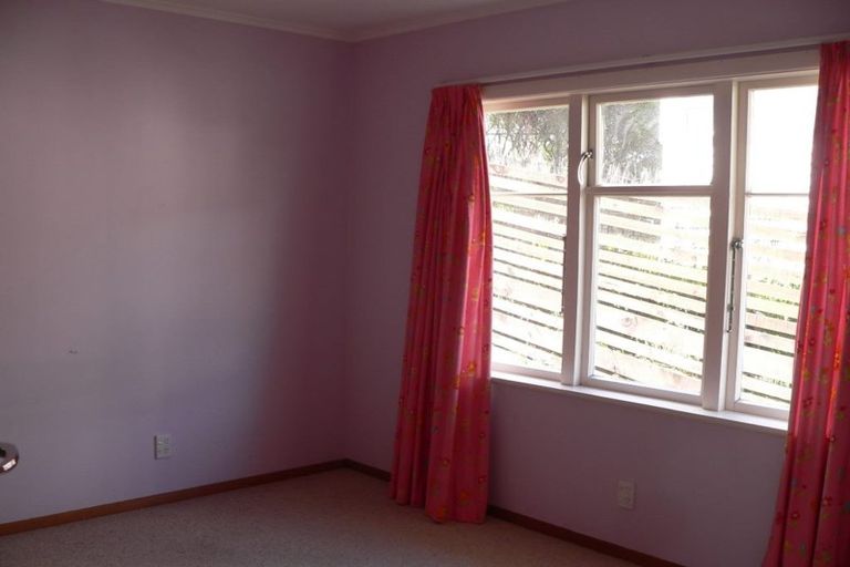 Photo of property in 57 Redwood Avenue, Tawa, Wellington, 5028