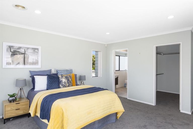 Photo of property in 29 Te Puia Drive, Aotea, Porirua, 5024