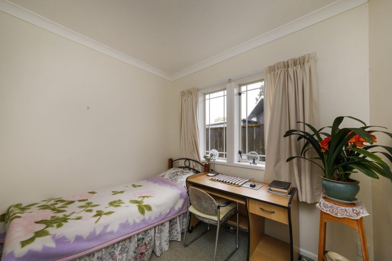 Photo of property in 4 The Oaks, Awapuni, Palmerston North, 4412