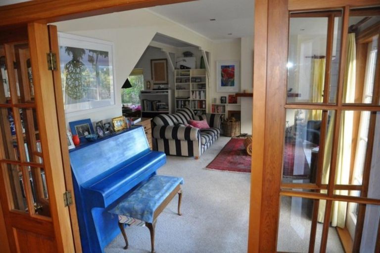 Photo of property in 124 Cheviot Road, Lowry Bay, Lower Hutt, 5013