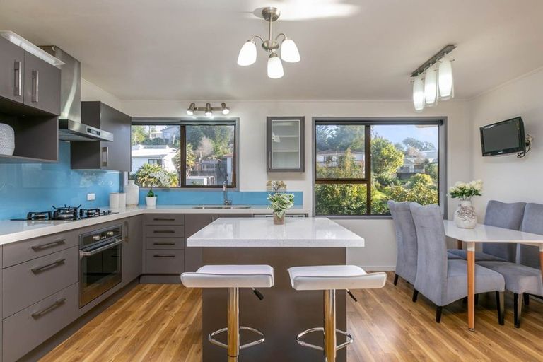 Photo of property in 69 Powrie Street, Glenfield, Auckland, 0629