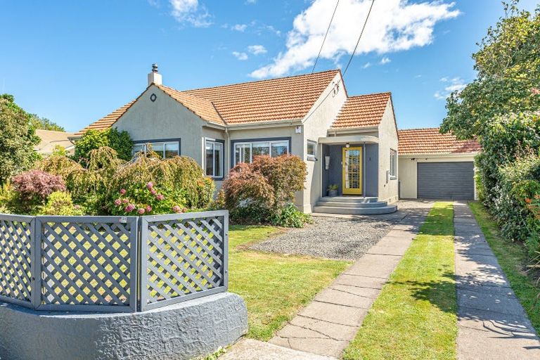 Photo of property in 2 Tarata Street, Saint Johns Hill, Whanganui, 4501